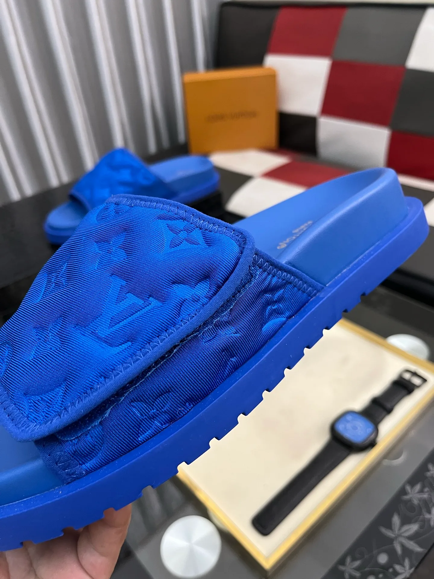 Men's men's shoes💰320⌚️⌚️[Louis Vuitton LV slippers] (high-end cowhide) counter 1:1 fashion style summer must-have! The designer used LV’s iconic outsole. The original simple slippers instantly become fashionable! The upper is made of flexible special cowhide leather straps alternately, and the workmanship is exquisite! A must-have for stylish men in summer, size 38-44